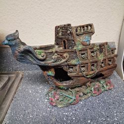 Fish Tank Decor Pickup Between 2;00-10:45 Pm Rainbow/charleston Cash Only Moving Need Gone Price Is Firm 