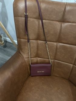 Stylish Michael Kors crossbody bag in burgundy with gold chain strap, brand new