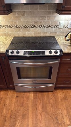 FRIGIDAIRE - ELECTRIC OVEN