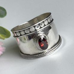 Red Stone ❤️ 925 Sterling Silver Ring 💍 size 7 3/4 - 8 