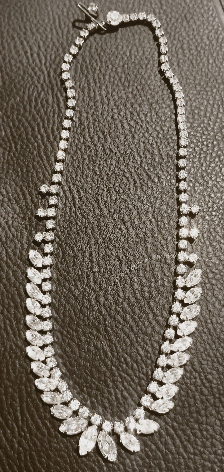 VINTAGE RHINESTONE NECKLACE
