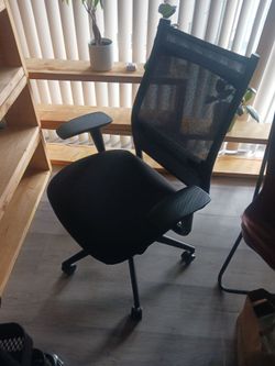 Black Mesh High-Back Office Chair