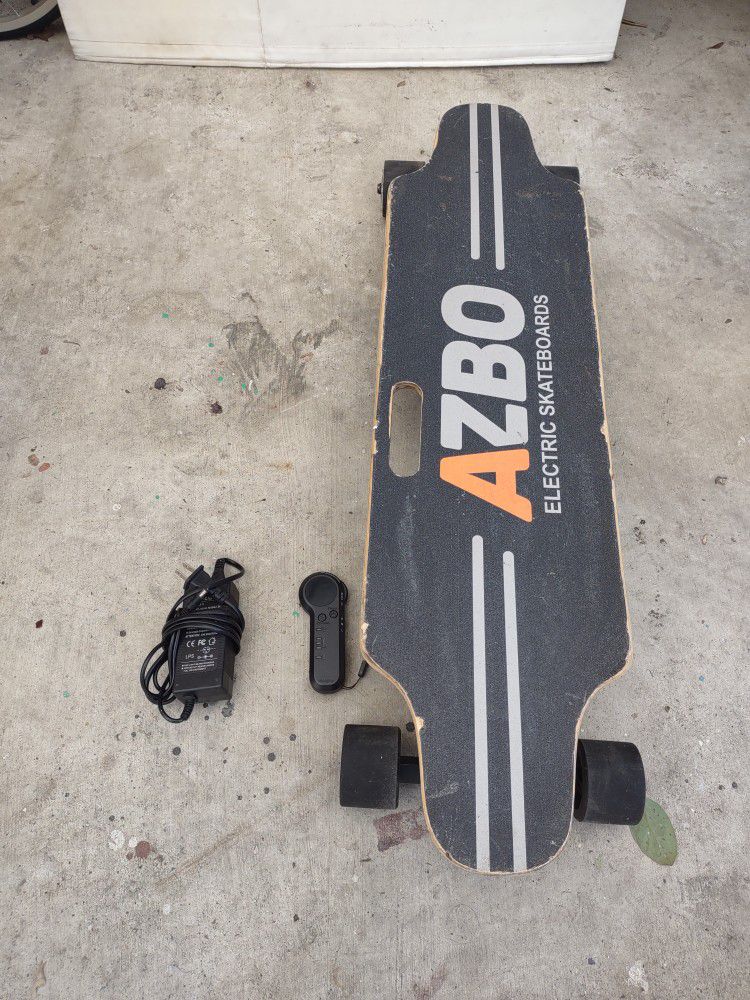 Spænding designer favorit Electric Skateboard With Charger And Wireless Control for Sale in Los  Angeles, CA - OfferUp