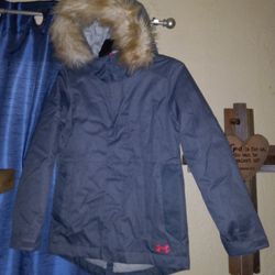 IN MERCED‼️FIRM...GIRLS UNDERARMOUR COAT SIZE 10/12 