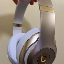 Beats Studio Wireless Bluetooth Headphones Over Ear Gold 