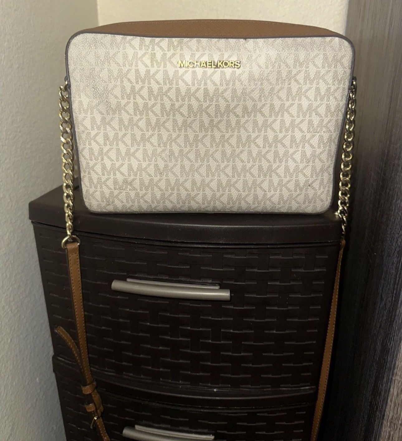 Micheal Kors Crossbody Purse 