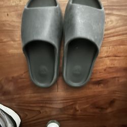 Yeezy Slides 
