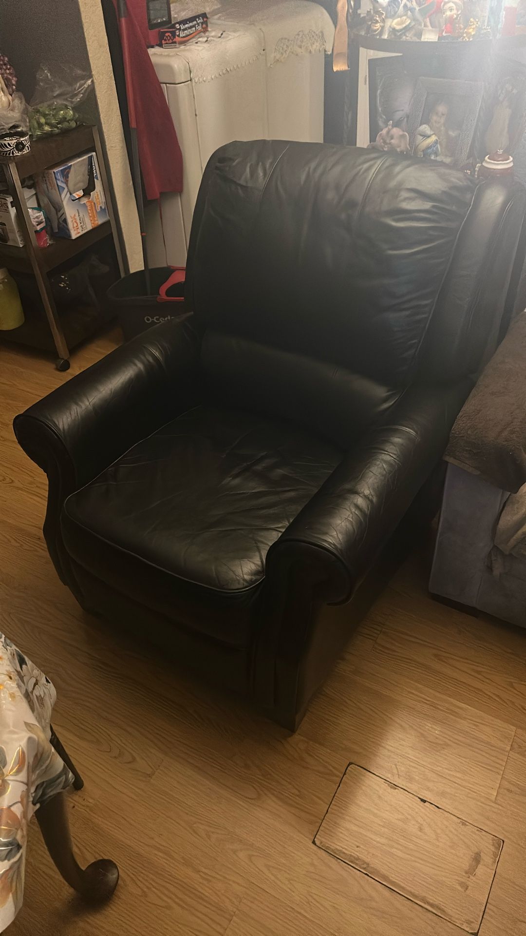 Black relaxing chair 