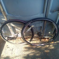 Set of 700c bike wheels