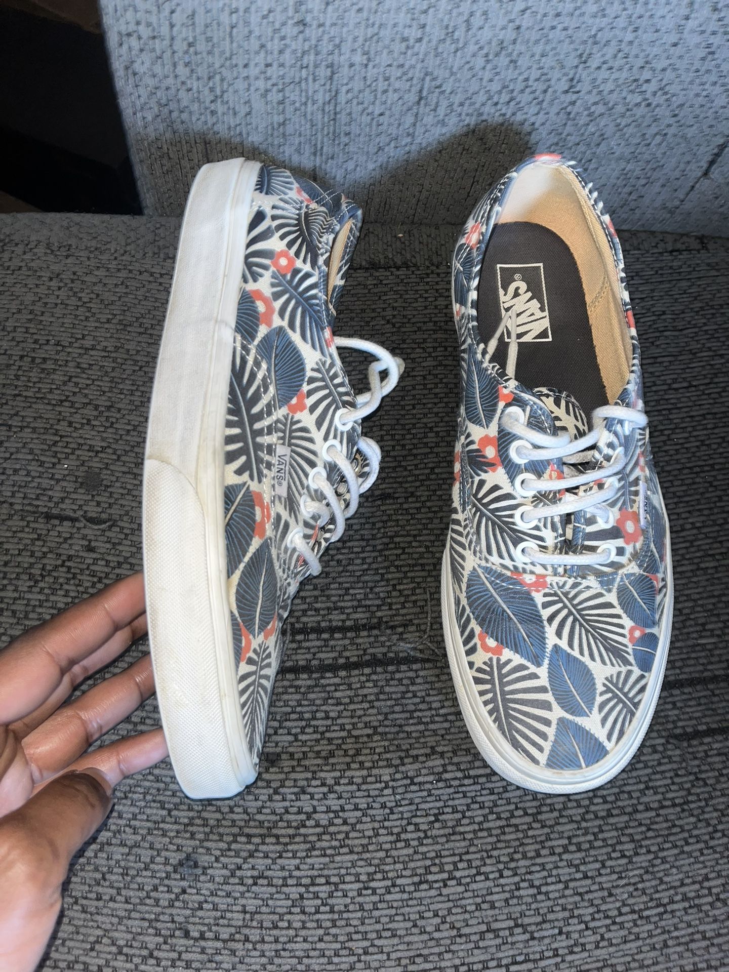 Mens Shoes Size 11.5