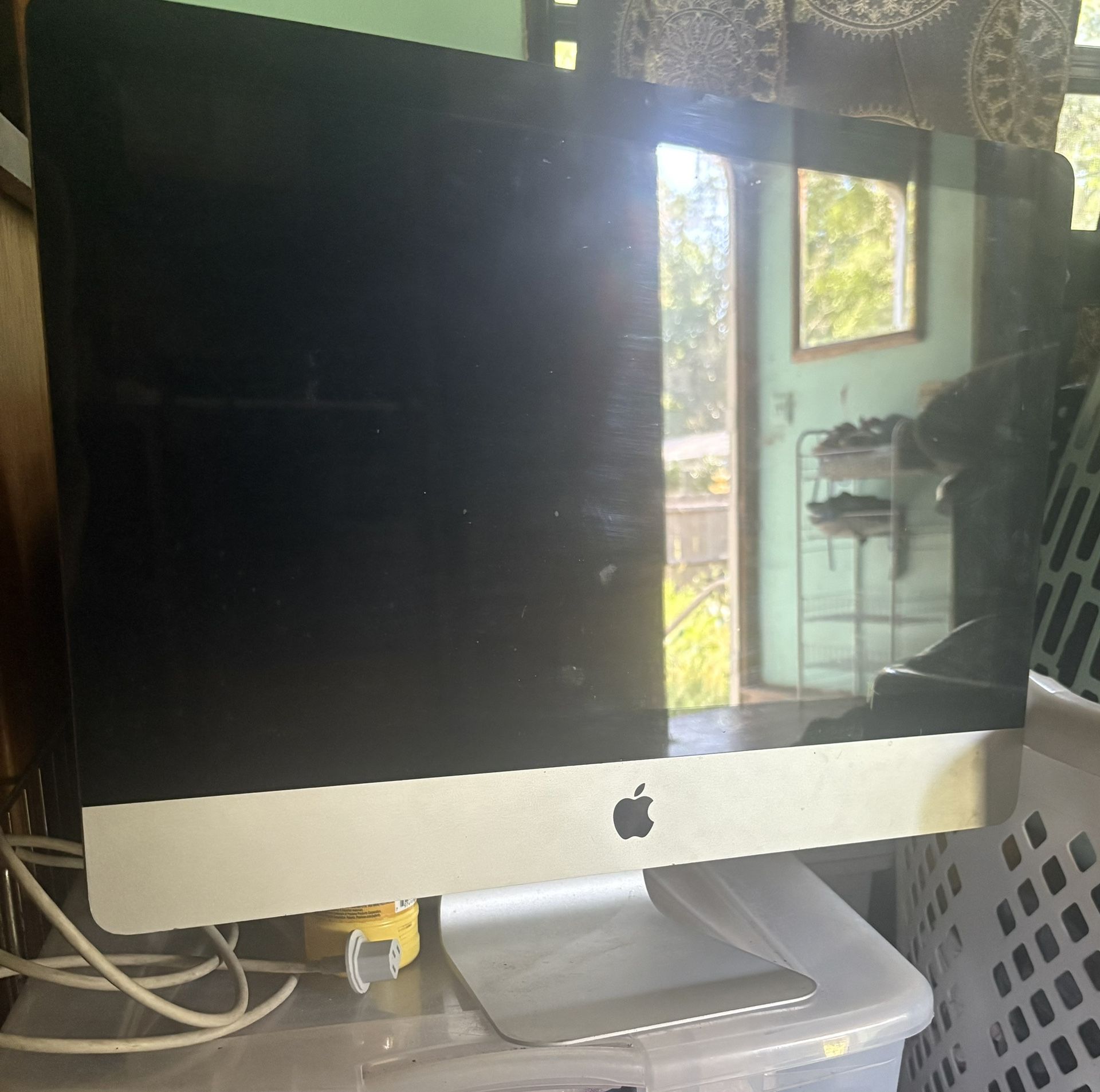 EARLY 2008 MODEL Apple iMac Desktop Monitor
