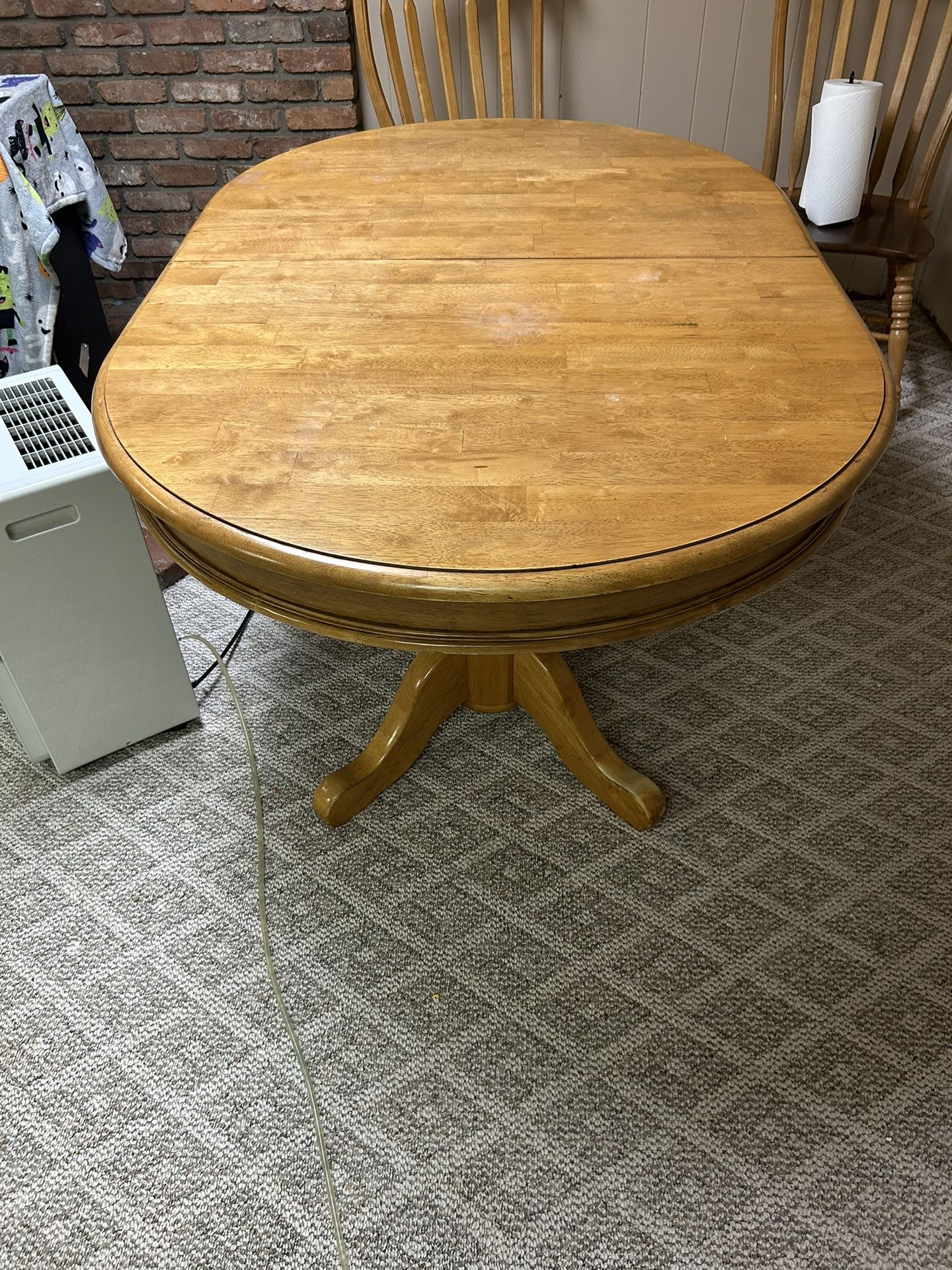 Kitchen/dining room table