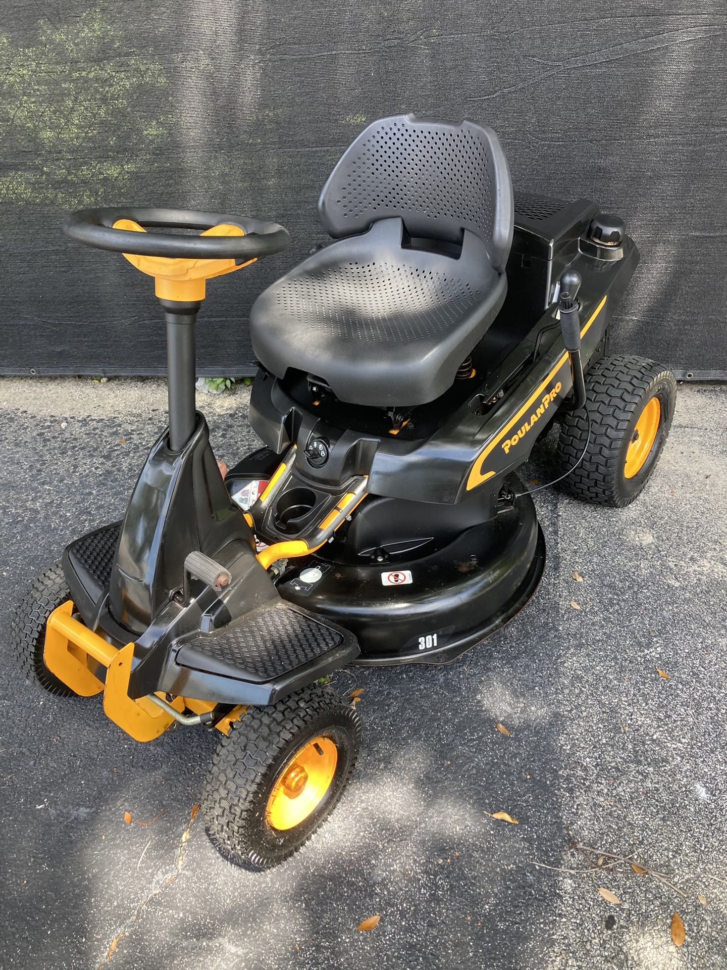 Husqvarna Poulan Pro Tractor 30 Inch Riding Lawn Mower