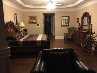 Traditional Solid Wood King Bedroom Set (Bed, Nightstands & Dresser)