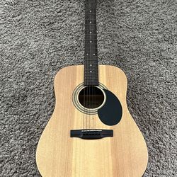 JASMINE S35 DREADNOUGHT ACCOUSTIC GUITAR (needs to be restrung)