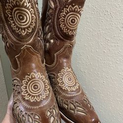 Leather women’s western boots  Excellent condition,Size 6 