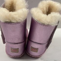 Infant UGGS -SIZE 0/1