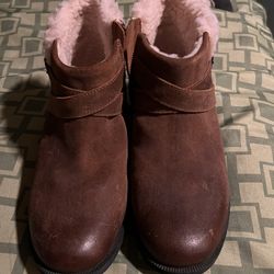 Ugg  Walking Australian, Sheepskin, Boot, Ankle Style Sz8