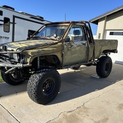 1985 TOYOTA PICKUP ROCKCRAWLER
