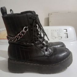 Woman's Black High Top Boots Brand Union Bay Boots Size 8