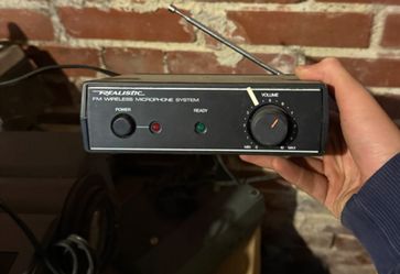 Realistic FM Wireless Mic Receiver