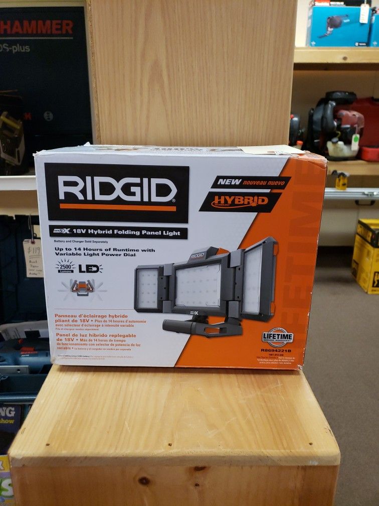 NEW Ridgid 18 Volt Hybrid Folding Panel Light (Tool Only)