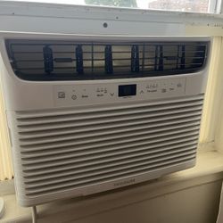 Frigidaire 8,000 BTU Window AC with window mount & remote control 