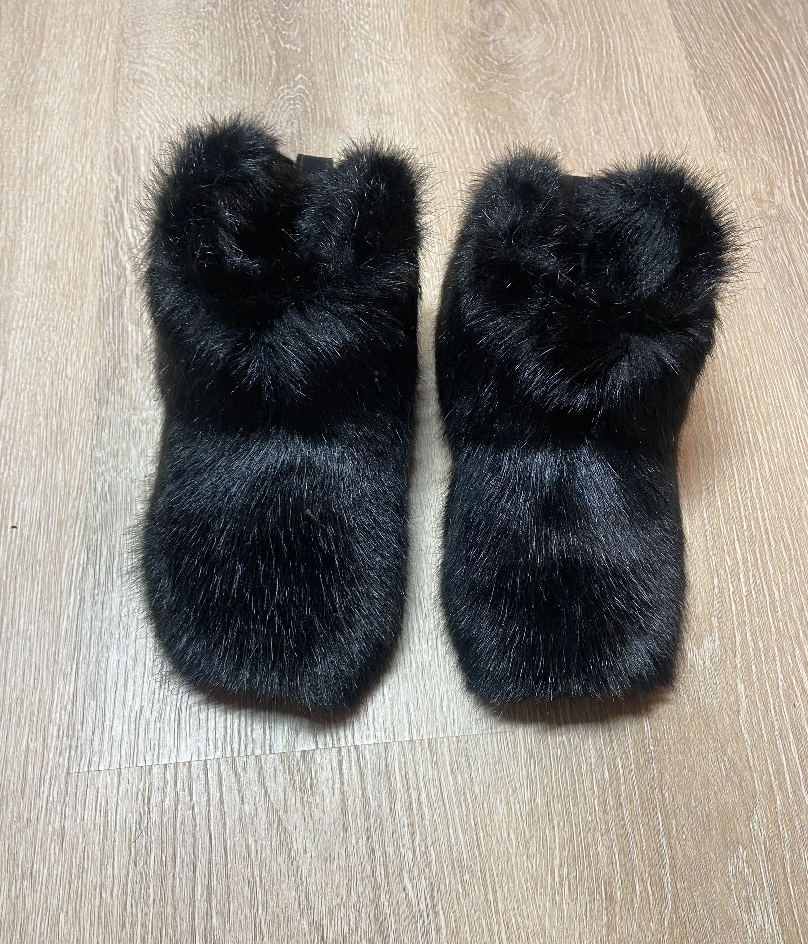 Ugg Boots/Slippers