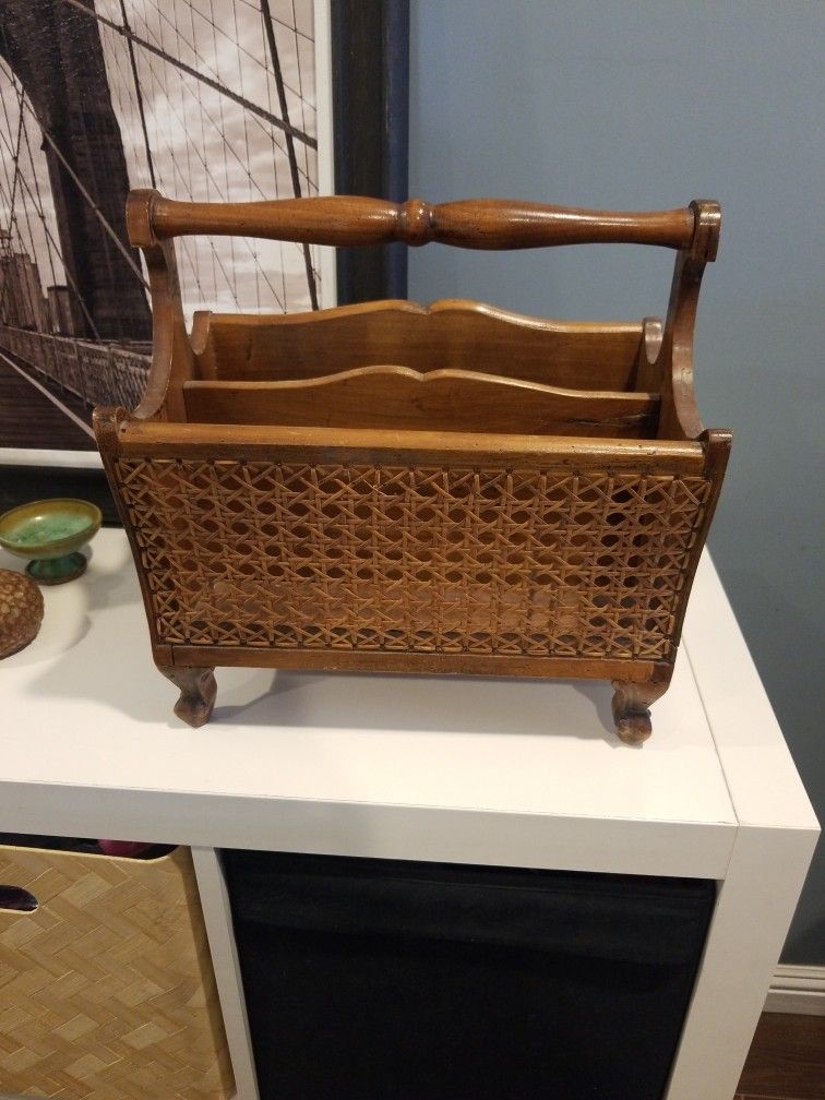 Magazine Rack With Bamboo Lattice 