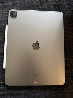 iPad Pro 12.9in (2022) 256gb (FLAWLESS)