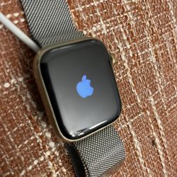 Apple Watch – Great Condition – Includes Charger & Band