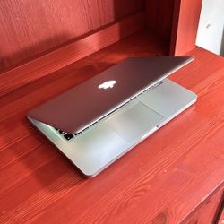 Apple Macbook Pro 13” I5/8GB/256GB SSD $150