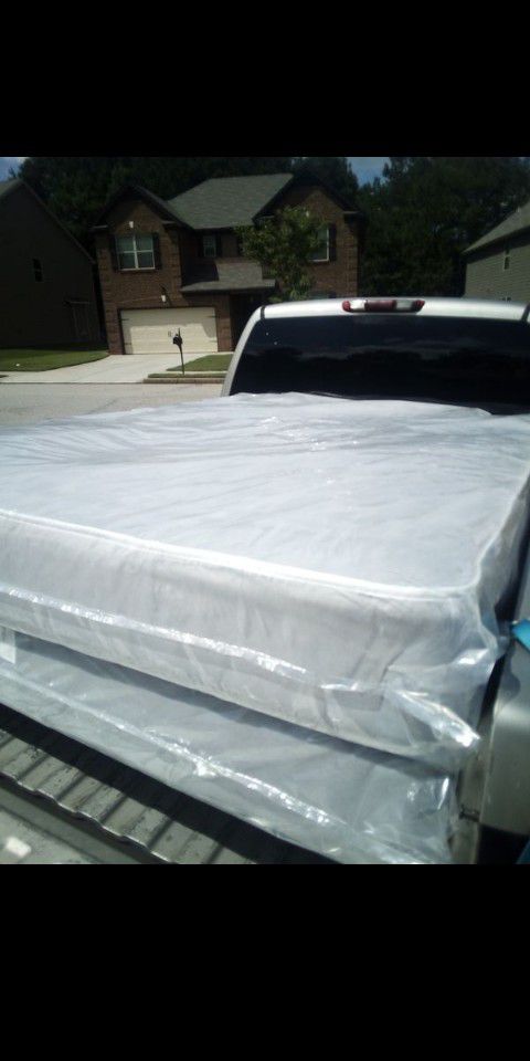 Queen mattress and box spring in the plastic New Free delivery in Atlanta