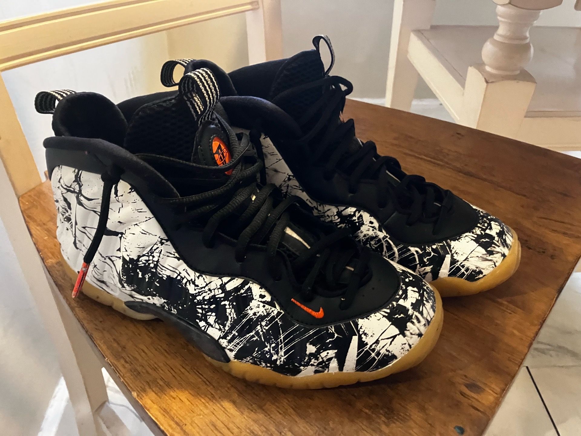 NIKE Foam Posits