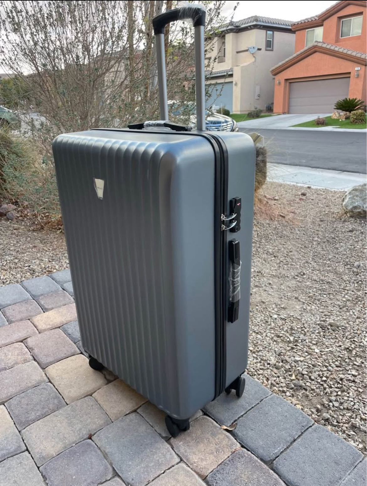 🧳 Brand New 28” Gray Zipper Carousel Travel Luggage – Lightweight & Spacious! ✈️ 💰 Sale Price: $55 (Retail: $95) 📍 Pickup Location: Durango & 215