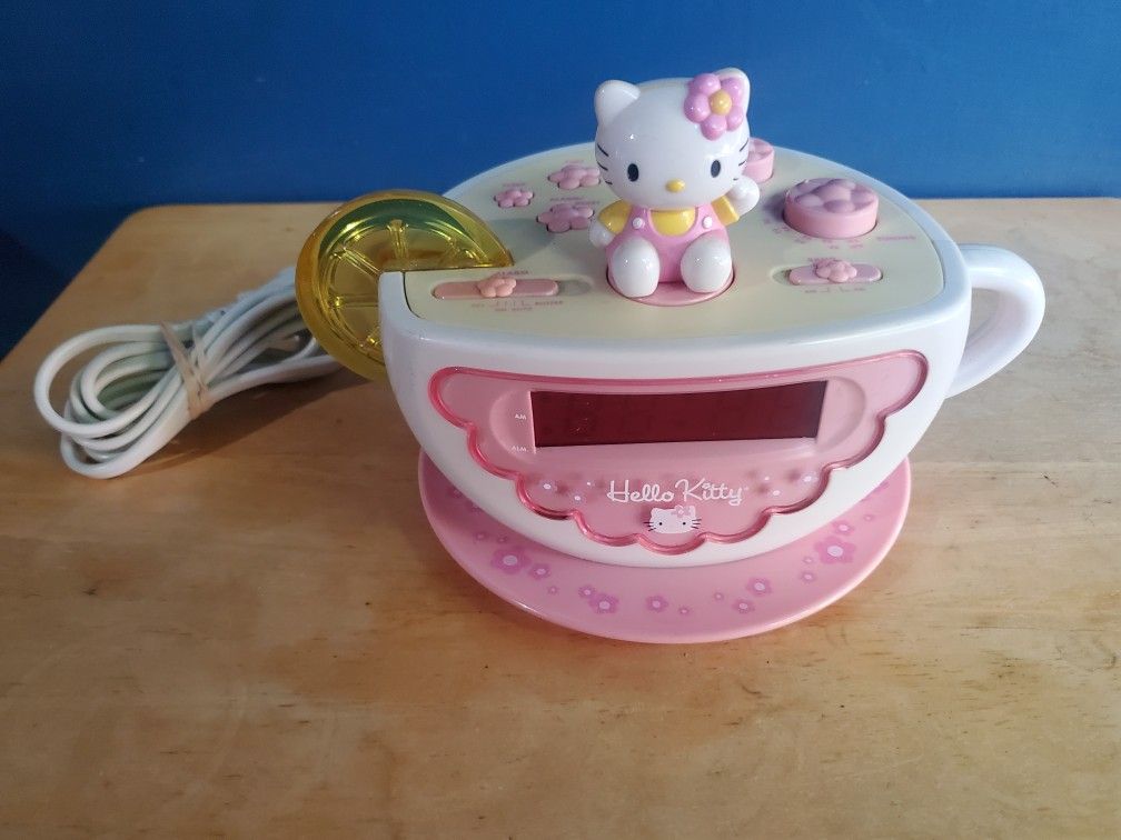 Hello Kitty Tea Cup Digital Alarm Clock AM/FM Radio And Night Light KT2055 WORKS