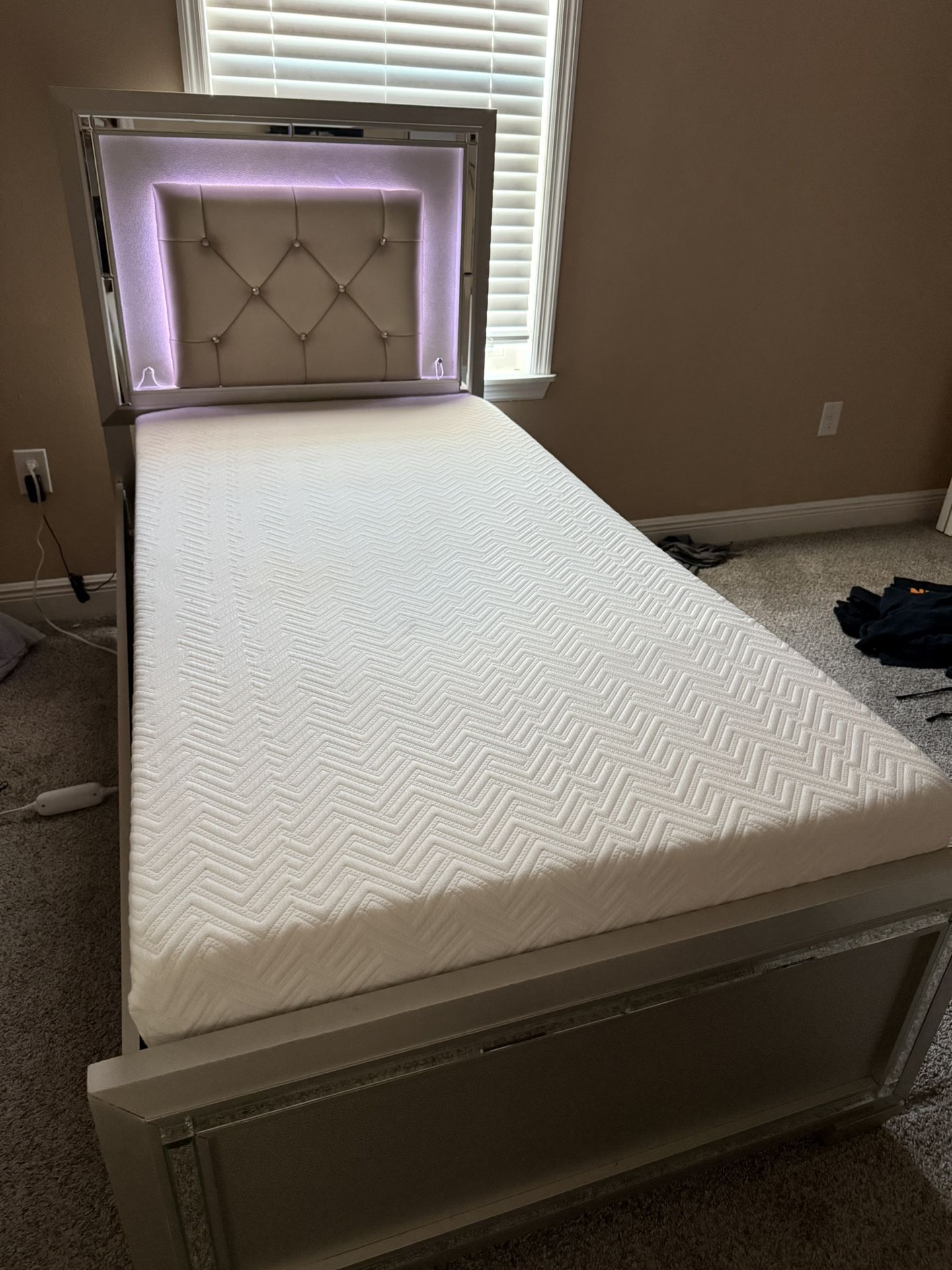 Twin Size Bed 