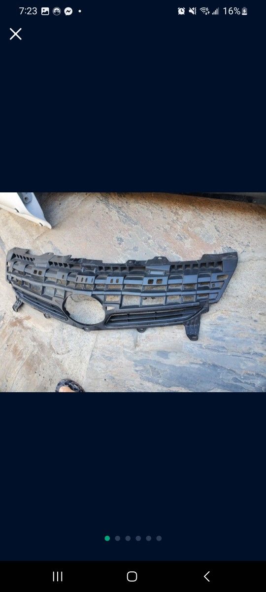 2013 -2015 TOYOTA PRIUS GRILLE GRILL
GENUINE USED OEM. NC, H?
