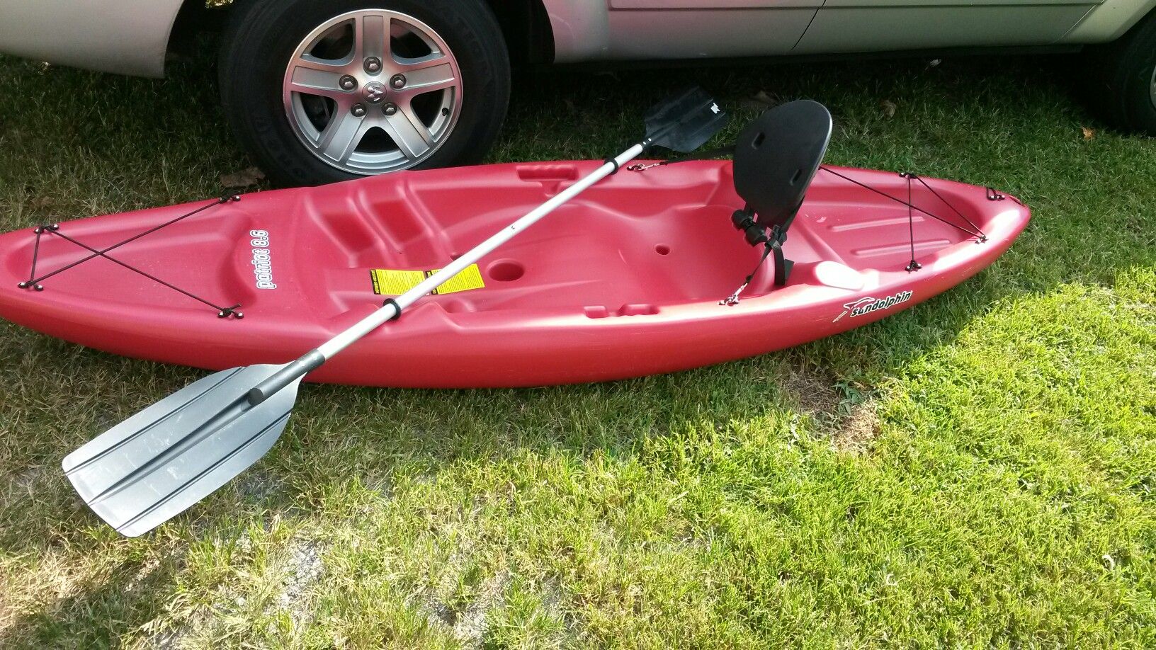 Sundolphin Patriot 8.6 KAYAK WITH PADDLE