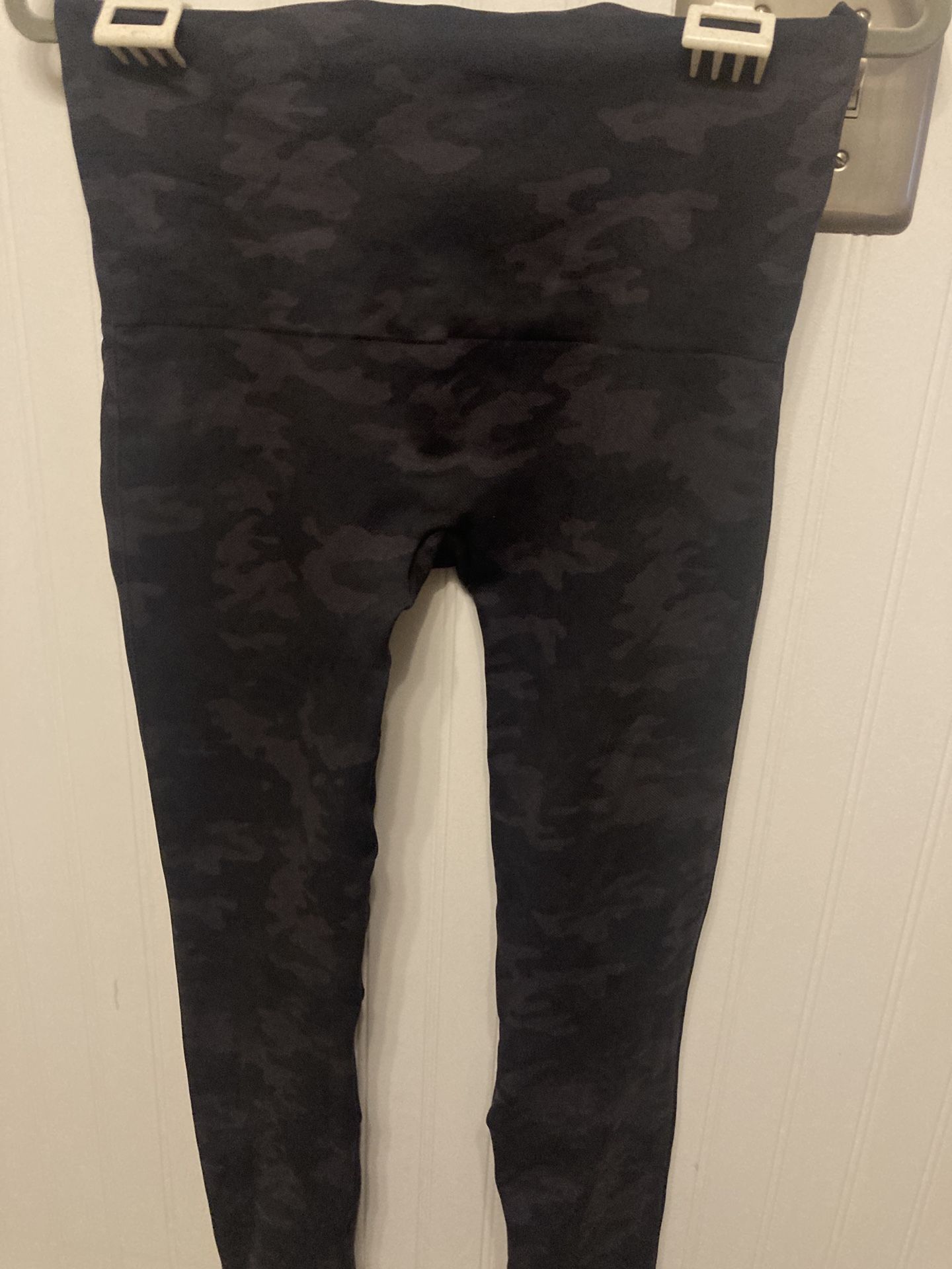 SPANX XL Look at Me Now Seamless High-Waisted Leggings Black Camo