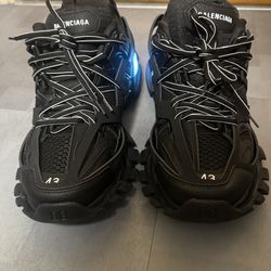Balenciaga tracks size 43