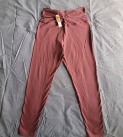 Pink Victoria Secret Women's Leggis Size Large Berry pink Color. A104