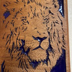 Lion T3/4” H11” L8”1/4 Redwood 