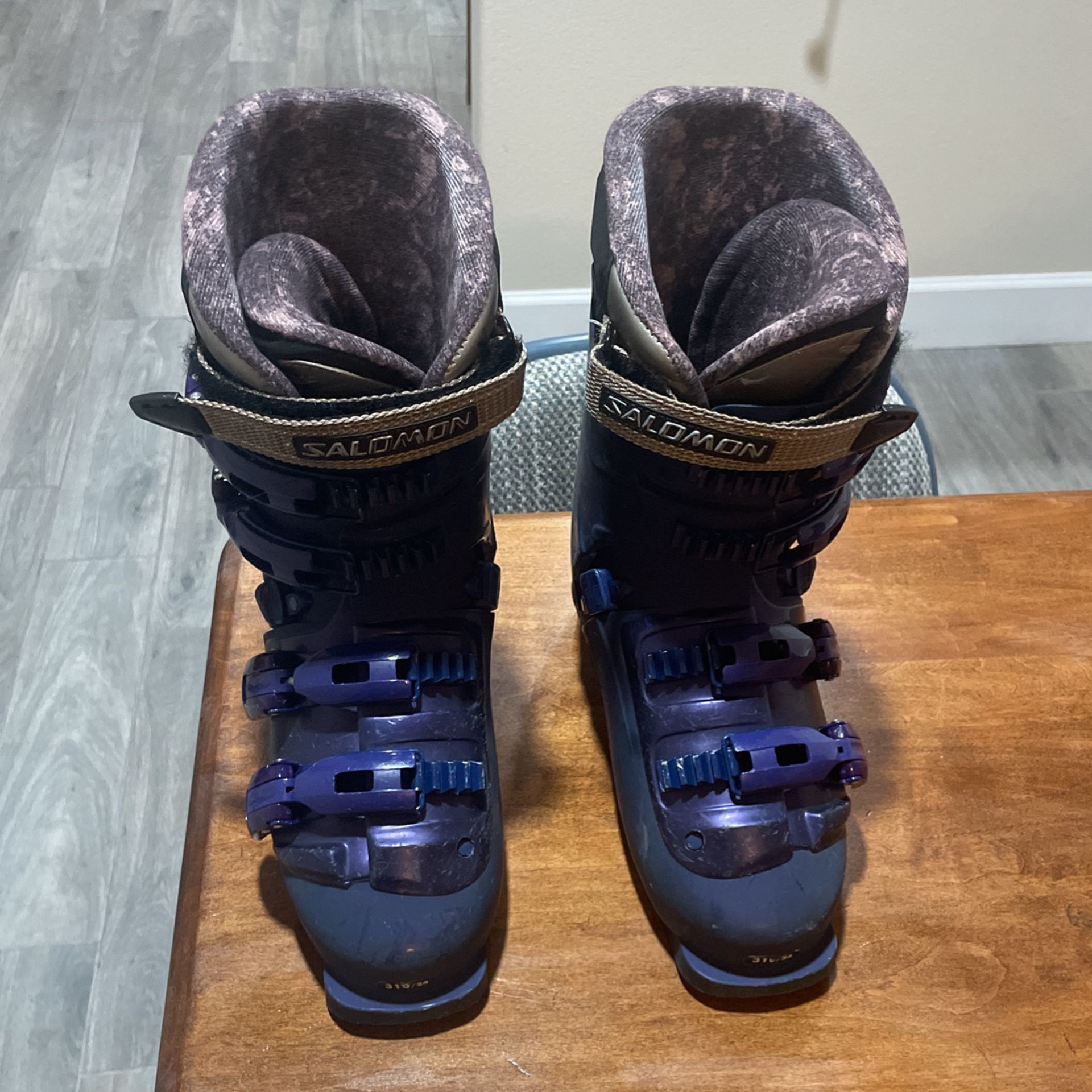 Ladies Salomon Ski Boots
