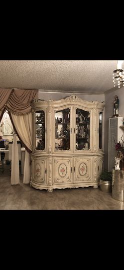 Dinner Buffet And Hutch