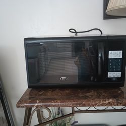 Oster 1100-Watt Microwave Oven