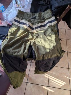 Snow boarding pants size medium with a string zipper