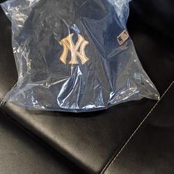 NY Yankees Black And Gold Baseball Cap 