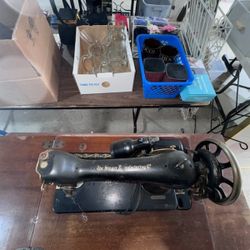 Singer Sewing Machine 