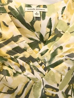 Like New Banana Republic Top Size 4 (Small)